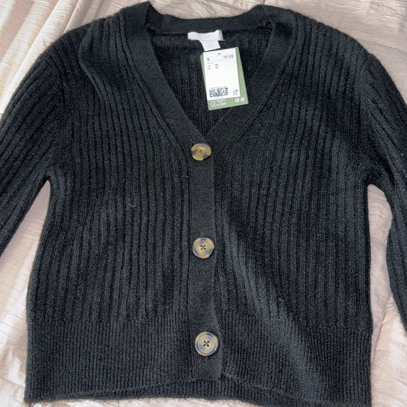HM Cropped Button down Sweater - Picture 2 of 3